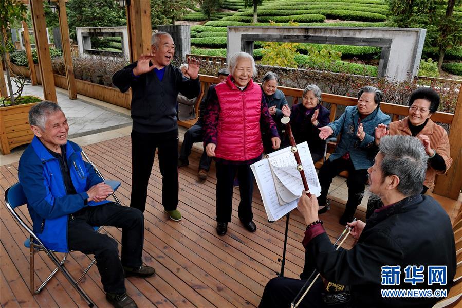 (新华全媒头条·图文互动)(1)伟大旗帜引领历史巨变——习近平新时代中国特色社会主义思想指引“十三五”经济社会发展述评